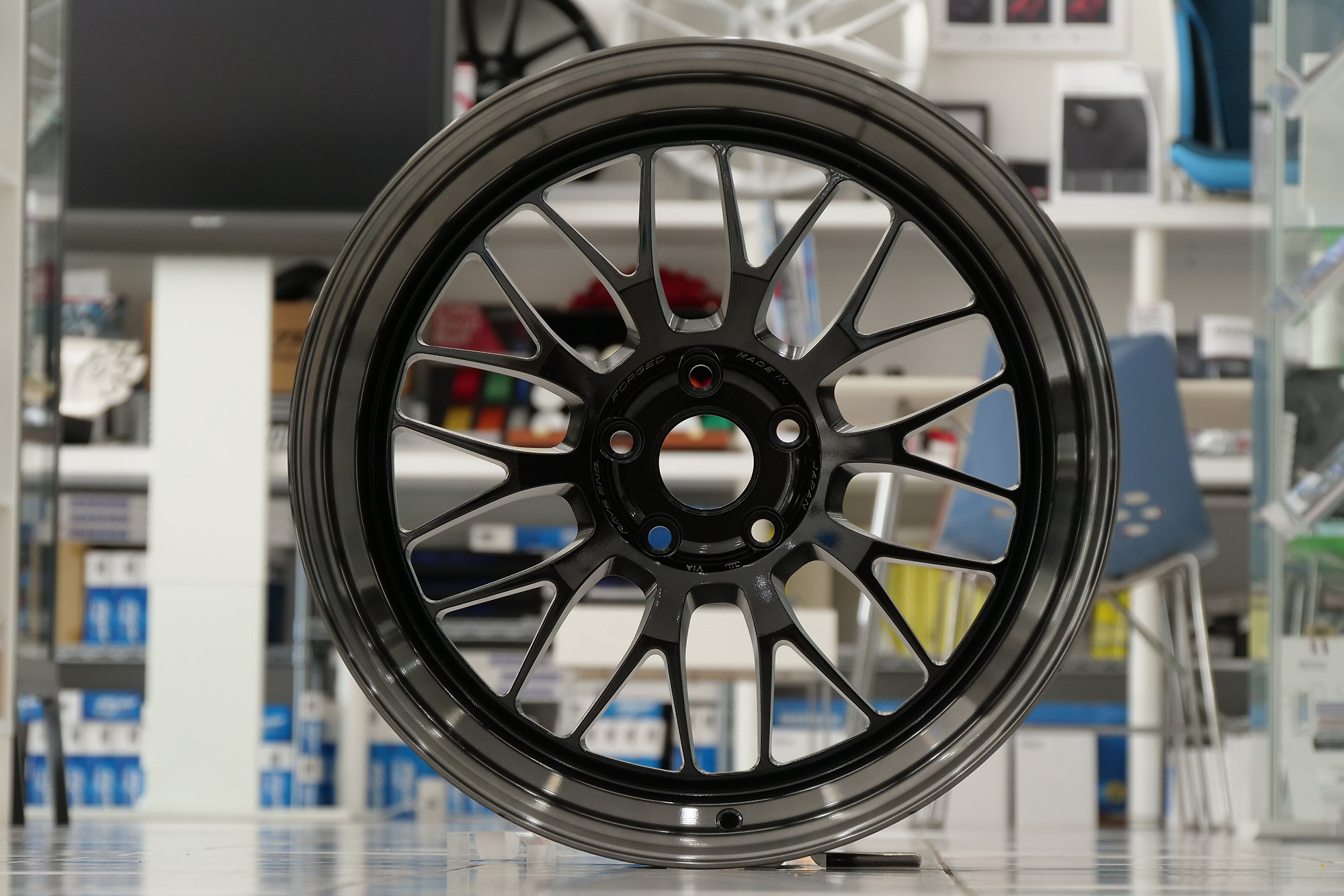 BMWにマッチする！王道クロススポーク、その進化形。VOLK RACING 21A