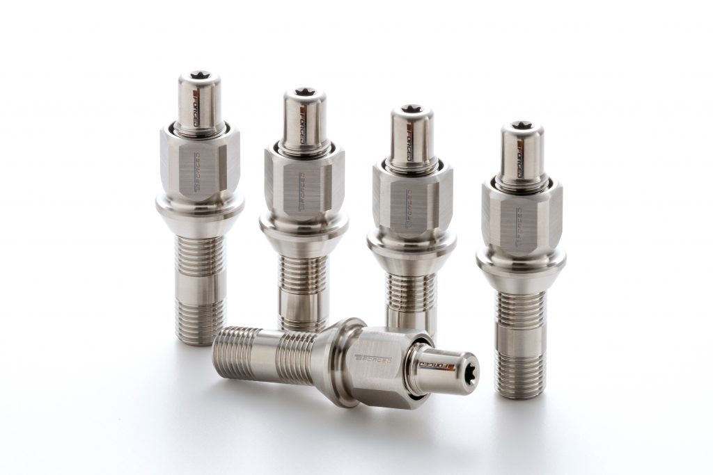 BMWに大人気の「サンダアボルト」Stud Conversionフォトコン景品 BMWに大人気の「サンダアボルト」Stud Conversionフォトコン景品