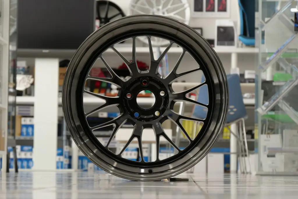 BMWにマッチする！王道クロススポーク、その進化形。VOLK RACING 21A