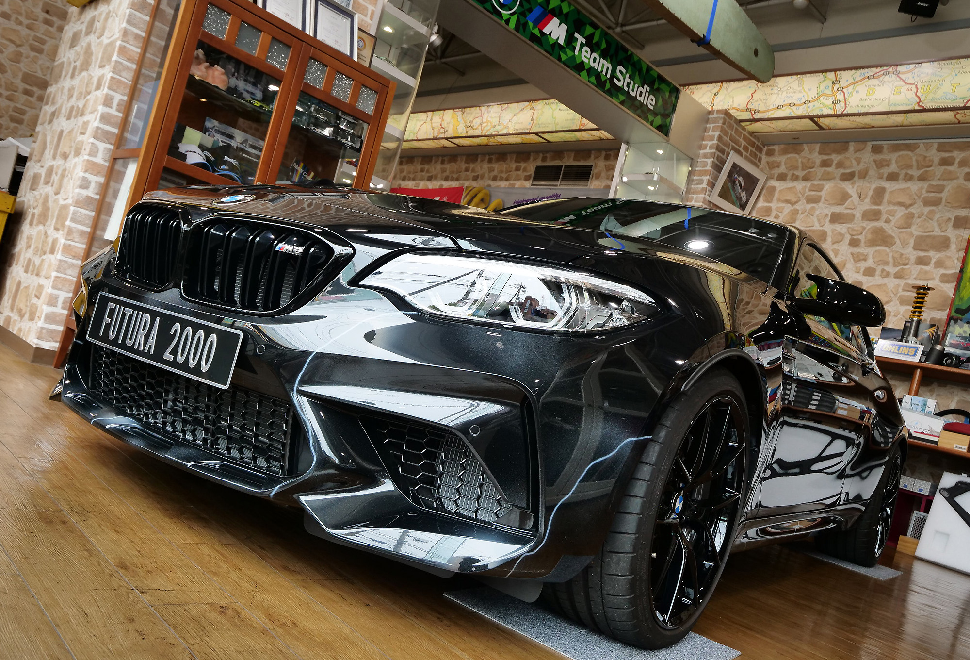 BMW M2 EDITION DESIGNED by FUTURA 2000」ただいま Studie横浜店 に