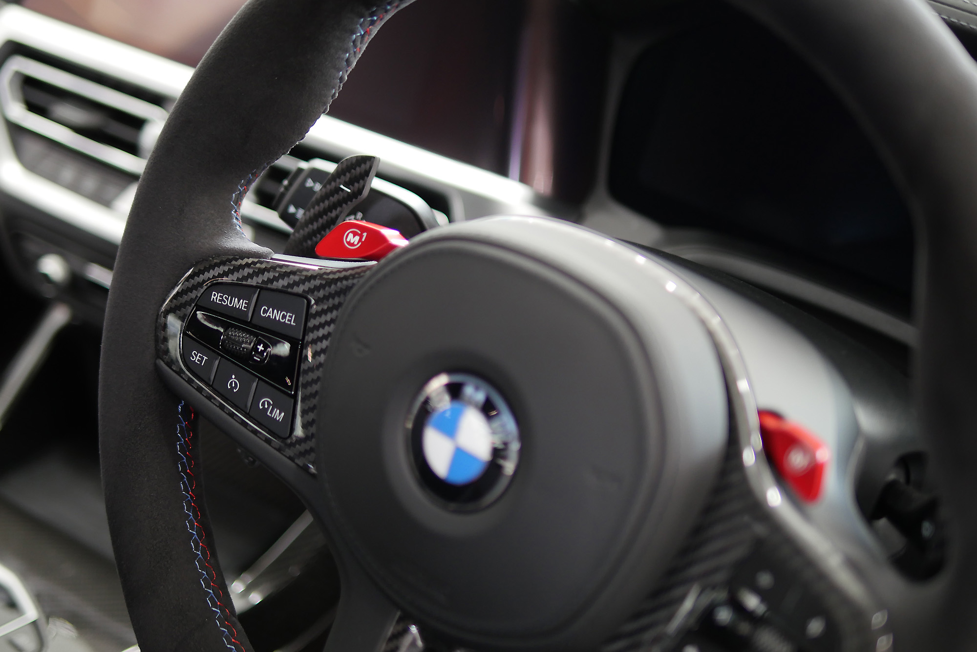 カチン！ カチン！ と気持ちよくBMWのシフトが決まるJQカーボン