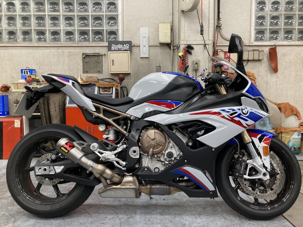 S1000RR AKRAPOVICマフラー