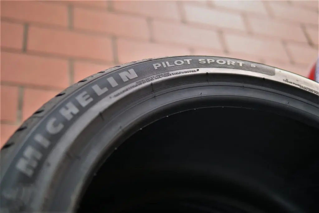 BMW F30 F31 Mスポーツ ミシュランパイロットスポーツレーヒエウ 漆黒のスポーツタイヤ～MICHELIN PILOT SPORT5+BMW＝HAPPYDRIVE