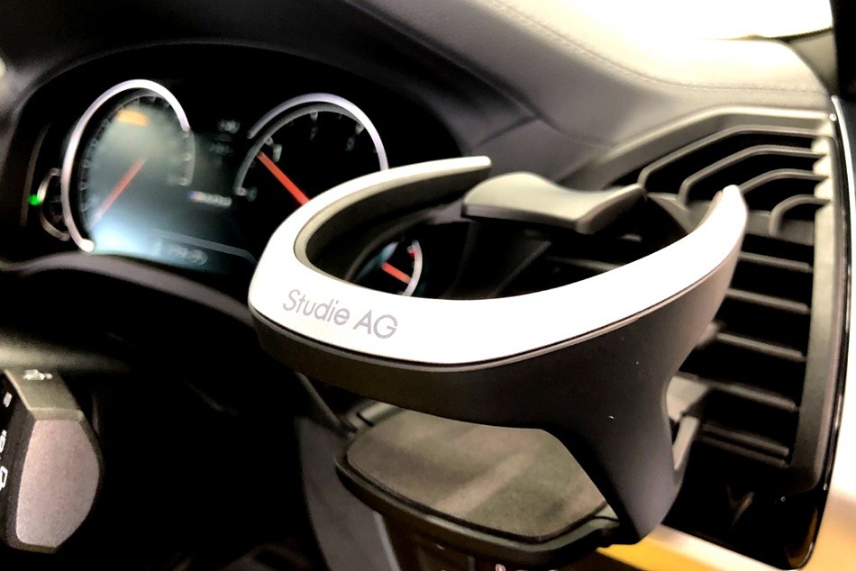 Studie Cup HolderX3/X4(G01/F97、G02/F98)の右ハンドル車両用装着