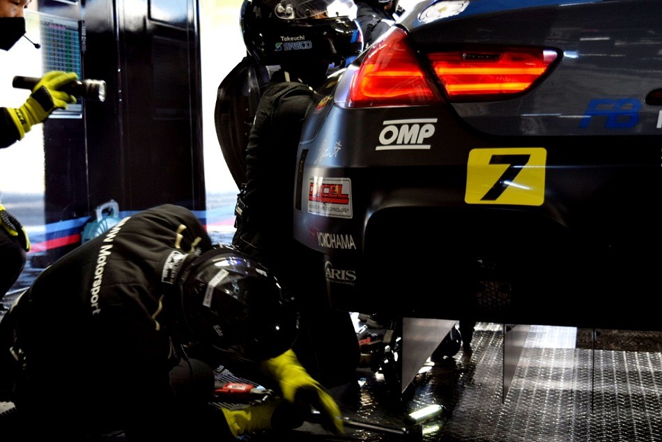 SUPERGT BMWM6GT3サスペンション交換