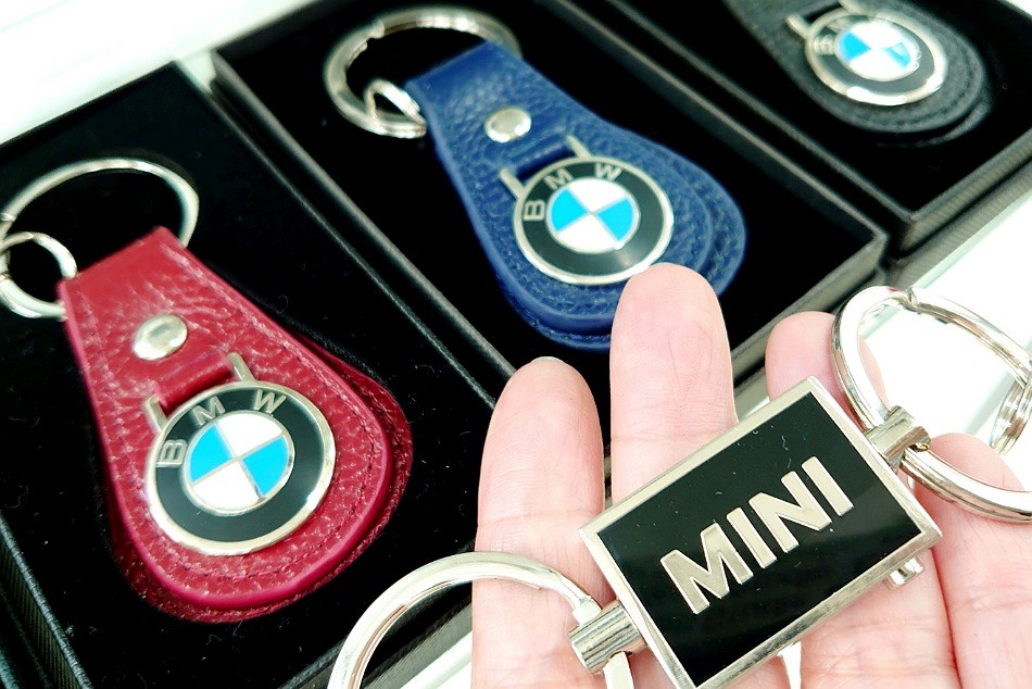 ご自身へ?大切な方へ?プレゼントにBMW/MINIグッズはいかがでしょうか