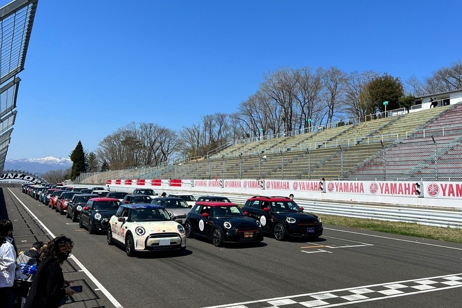 BMW&MINIRacing Rd.1 MINIパレードラン