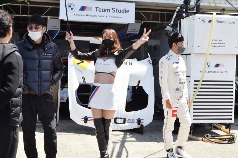 BMWTeamStudieレースクイーン朝比奈果歩ちゃん