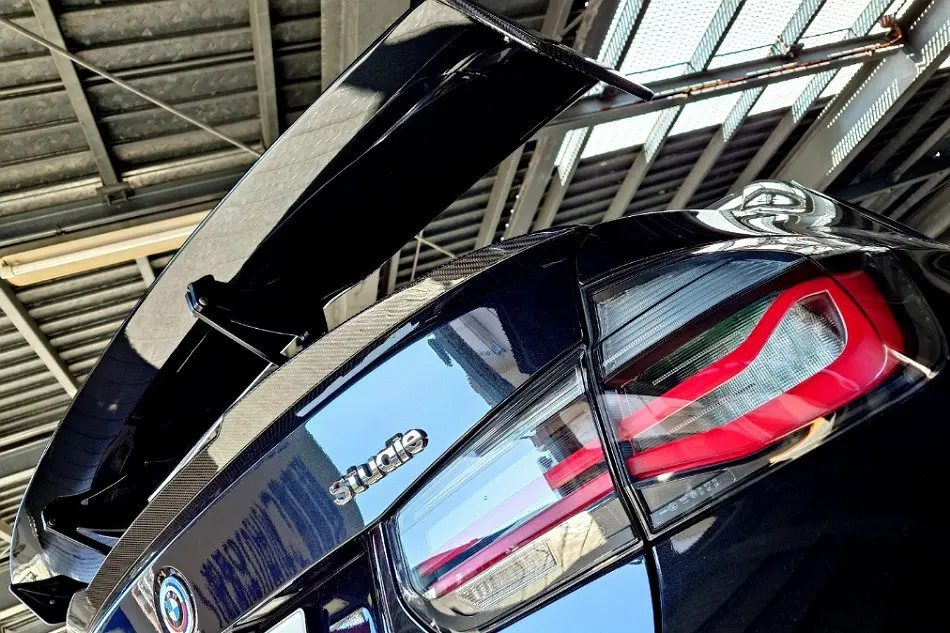 静と動を併せ持つBMW F30 320dをスタディCAR SALESにてご案内中 