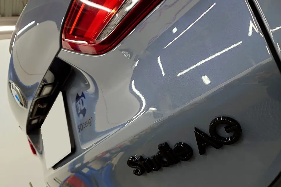 ペタリと装着♪StudieAGエンブレムでBMWをどう変える？ | Studie[スタディ]