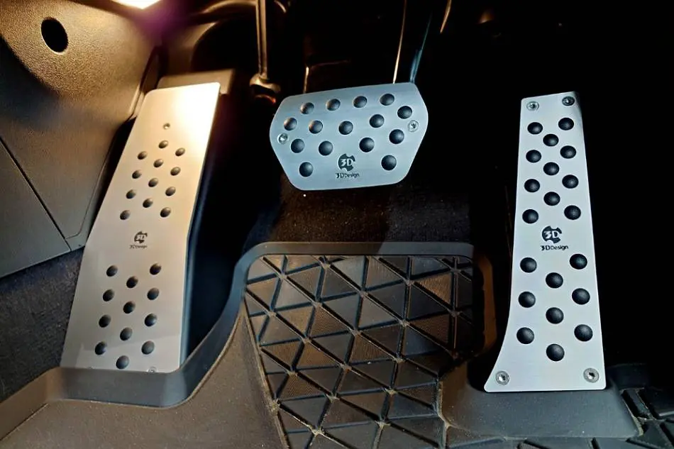 3DDesignペダルセット、フットレストをBMW U11X1へお取付しました