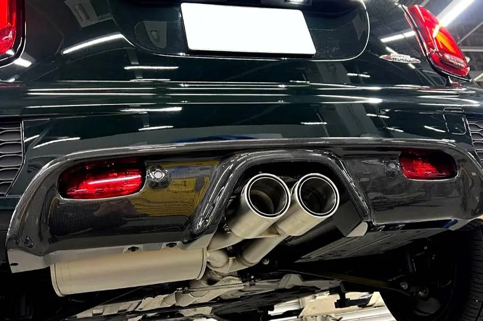 お父様から乗り継いだBMW F56 MINI JCWへREMUSマフラーお取付けしま
