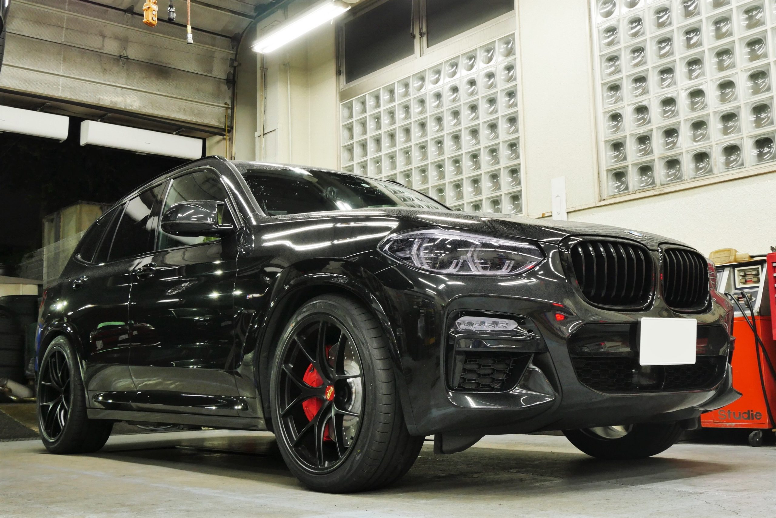 BMW G01 X3にBBS RI-DとBMW Mパフォーマンスブレーキで男前にッ 