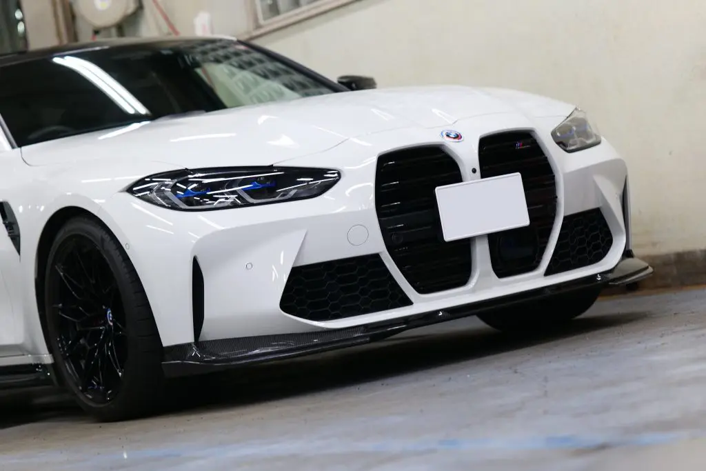 BMWを代表するG82 M4に、日本を代表する3Dデザインリップスポイラー