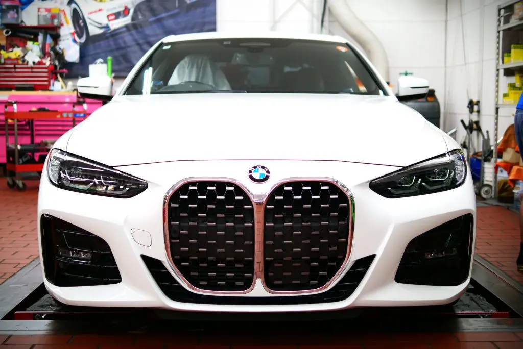 定番メニューのM440i Lciグリル交換でBMW G22/420iをイメージチェンジ