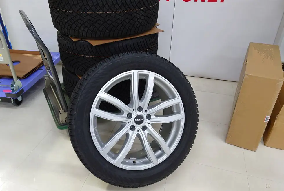 BMW用のスタッドレスタイヤ・ホイールもBMW専門店スタディにお任せ  