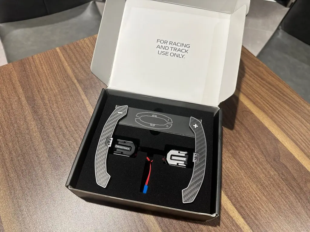 爽快なキレ!JQWerksのマグネティックパドルシフターをBMW G80 爽快なキレ!JQWerksのマグネティックパドルシフターをBMW G80