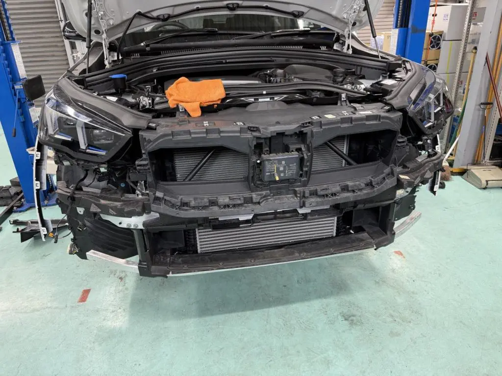 増えてます！BMW U10 X2！！20iのキドニーグリルをお色直し(^_