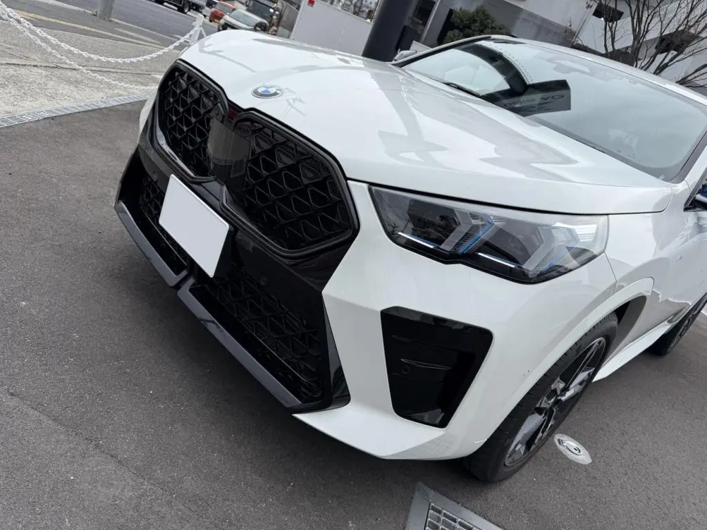 増えてます！BMW U10 X2！！20iのキドニーグリルをお色直し(^_