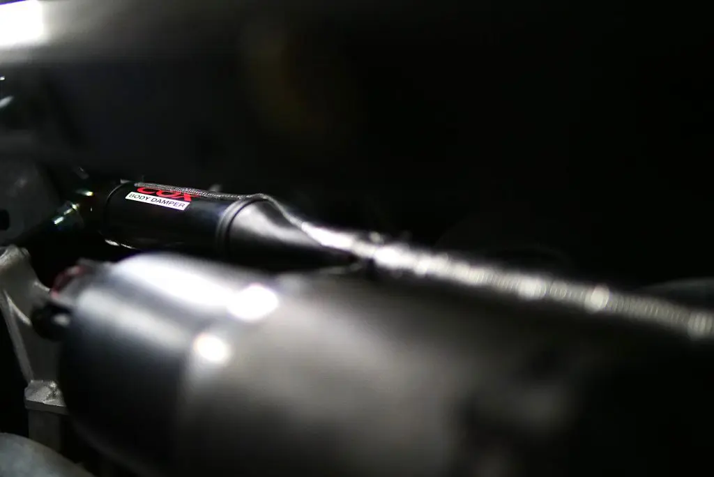 BMW G20/3シリーズにCOXボディダンパーでワンランクアップっ