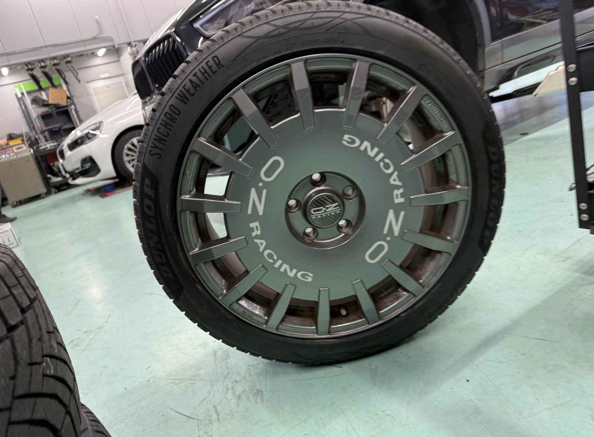 オールシーズンタイヤの新境地！DUNLOP SYNCHRO WEATHERをBMW F39 X2