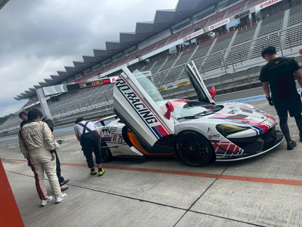 FUJI-1GP 4Hレース IIMORI with R ZERO RACING BMW & McLaren