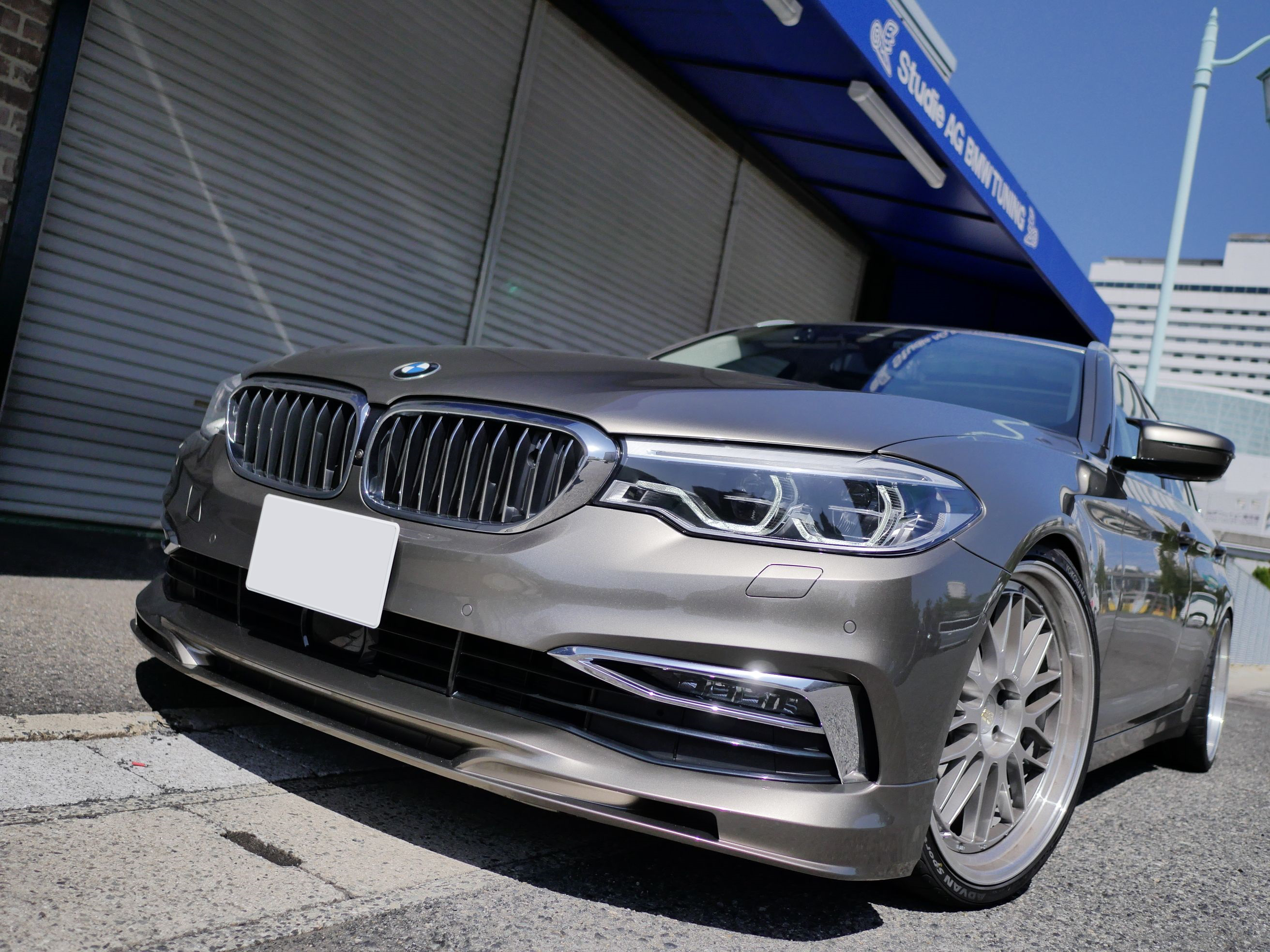 東京店 Uさん】BMW 5シリーズに迫力のLM 21インチ！ | Studie[スタディ]