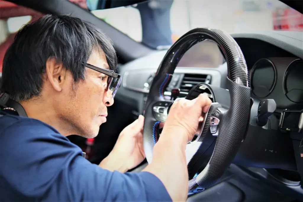 BMW用カスタムステアリングと言えばな「VERSPIELT/ファスピエルト」は