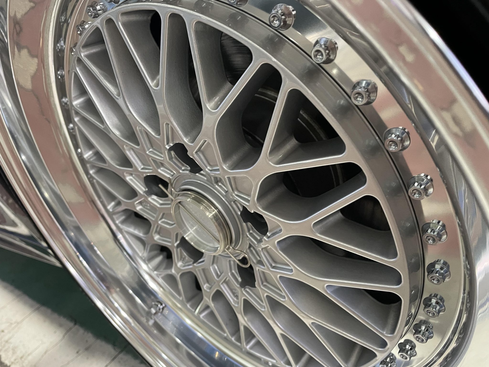 こんな感じ好きでしょ？あの頃な感じのSUPERSTAR CHEVLON RACING M2をBMW F30へ♪ | Studie[スタディ]