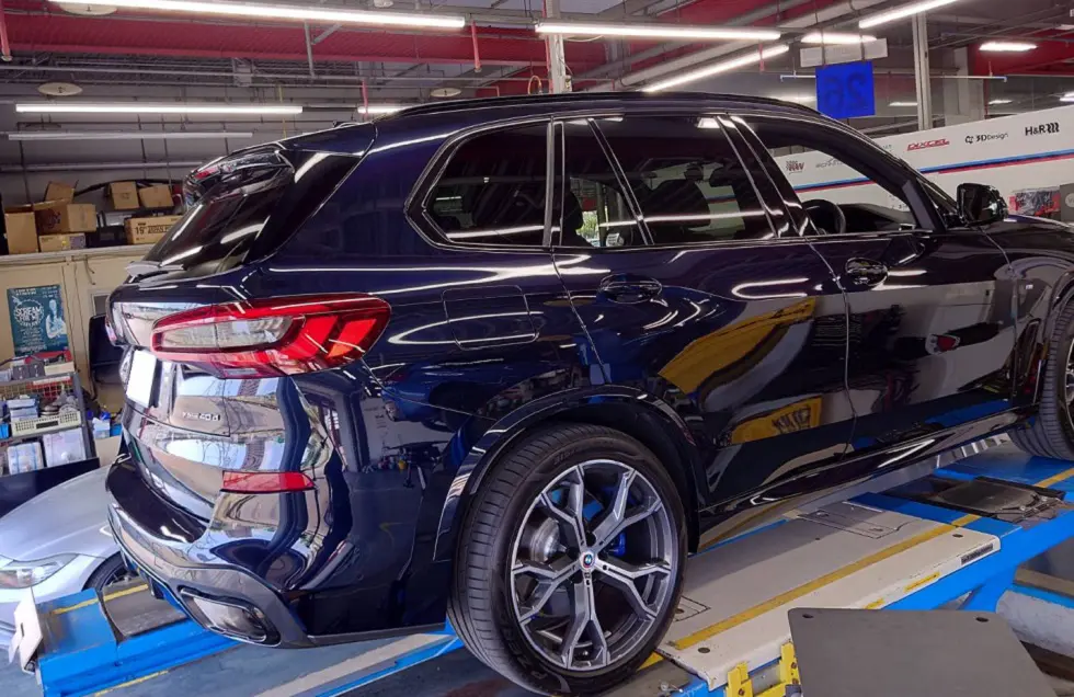 BMW X5にフロント＆リアスポイラーを装着！3DDesign＆BMW純正のコンビ