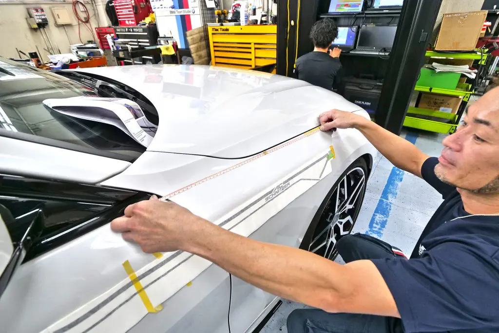 AC SCHNITZERのデコライン、最新5シリーズ用流用でデコレートし