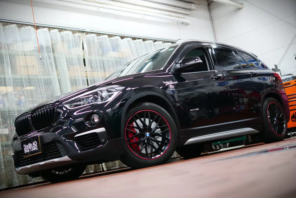 BMW F48/X1にも 真っ赤なキャリパーのM Performance ブレーキ