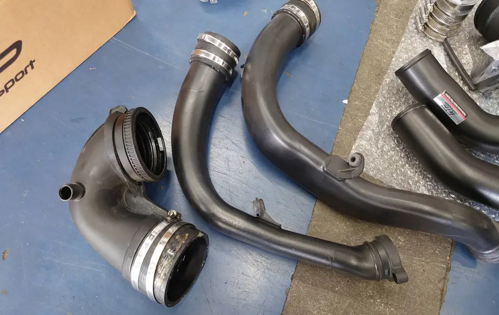 BMW F82 M4 ミッドパイプ交換 センターパイプ交換
