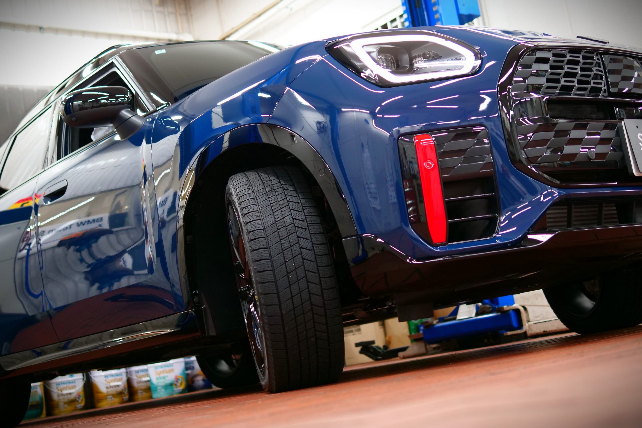 冬支度ラッシュ！U25/Countryman JCWにMAKホイール＆VRX3を装着
