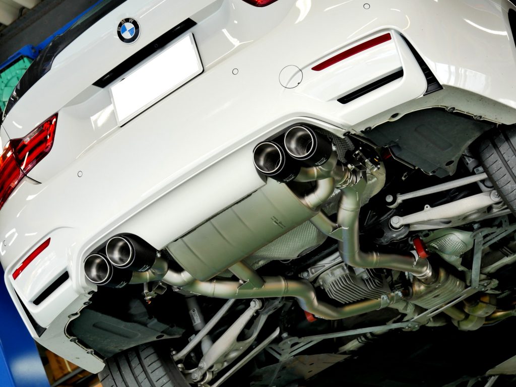 AKRAPOVIC Slip-On リアピース
Carbonテール
BMW F82 M4