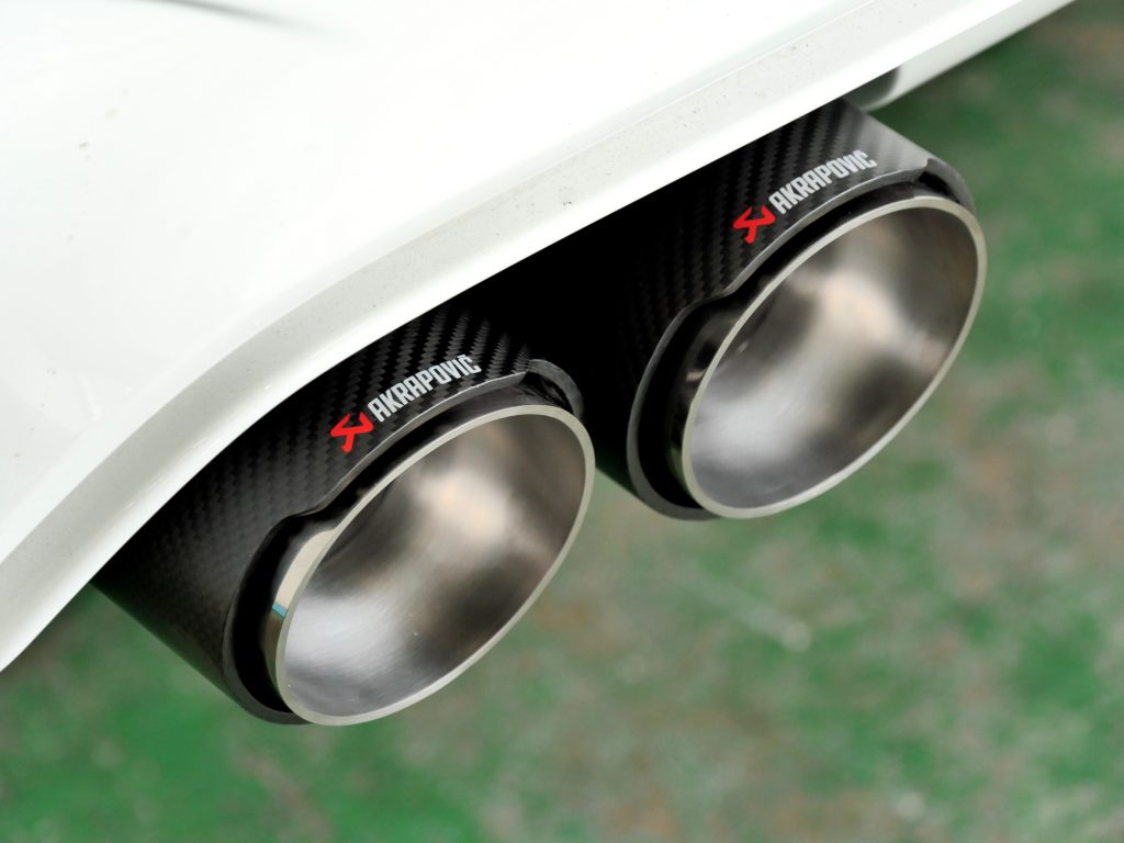 AKRAPOVIC Slip-On リアピース
Carbonテール
BMW F82 M4