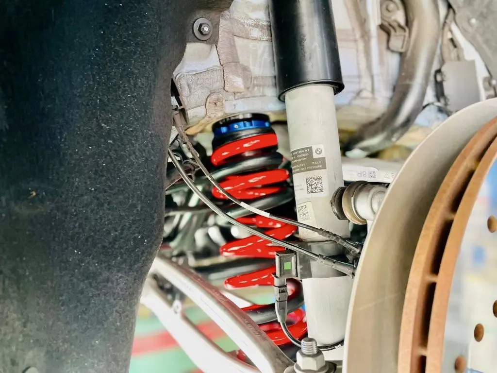 BMW_MPERFORMANCE_parts_BMW_M2_G87_SPORTS_SUSPENTION_StudieAG_IMG_5472.jpg