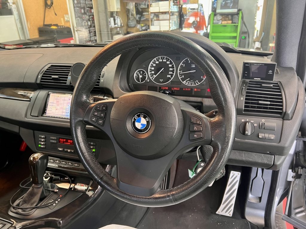 BMW_Studie_AG_BMW_X5_E53_maintenance_VERSPIELT_IMG_17391