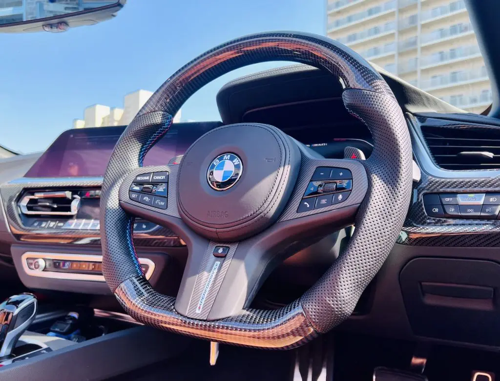 やる気スイッチがON！！！BMWステアリング交換して最高のドライブを 