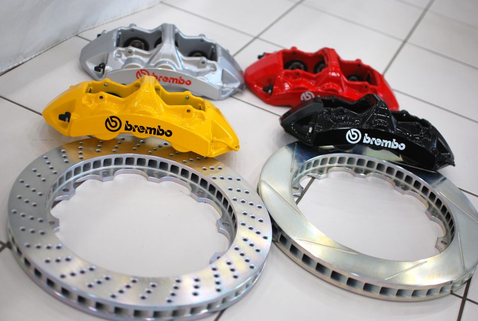 限定数のみ！ brembo ブレンボ GTキット チャージャー 2C1.8019A/2C2.8019A ドリルド/スリット選択可 カラー選択可  brembo GT-KIT キャリパー ブレーキディスク ブレーキローター