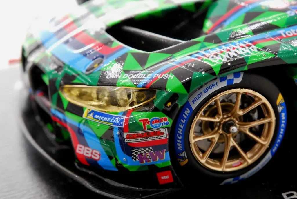 新作！SPARK製 1/43 BMW Team Studie M4GT3 '24 ミニカーを撮影して