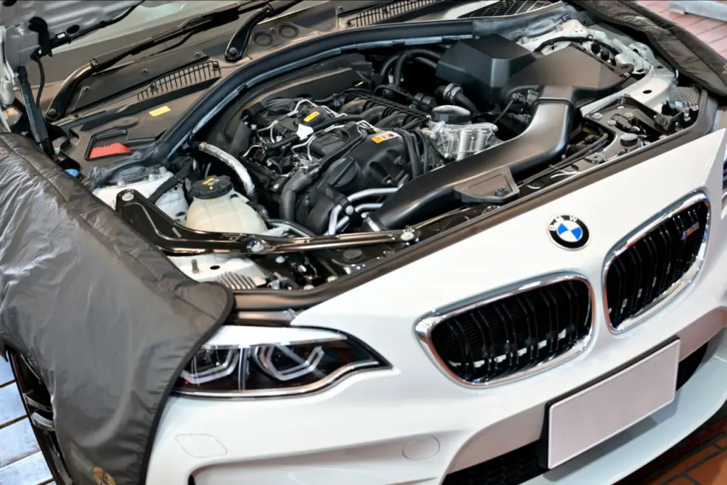 BMW純正パーツでも弱い部分があるって事ですねー(＾0＾; | Studie