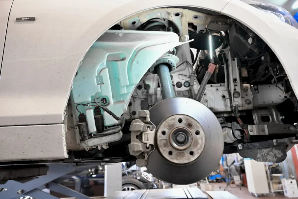 BMWのウォッシャータンクってこんなところに入ってます(＾0