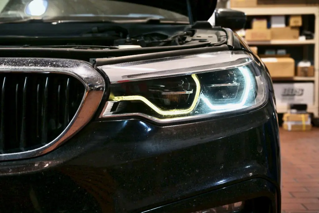一部のモデルのBMWヘッドライトの泣き所( ＾0＾; | Studie[スタディ]