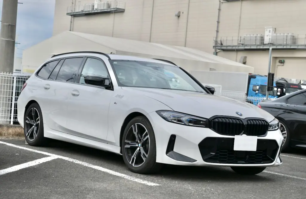 BMW純正部品を使うのにとびきりリーズナブルっ♪ それでいて見た目激変