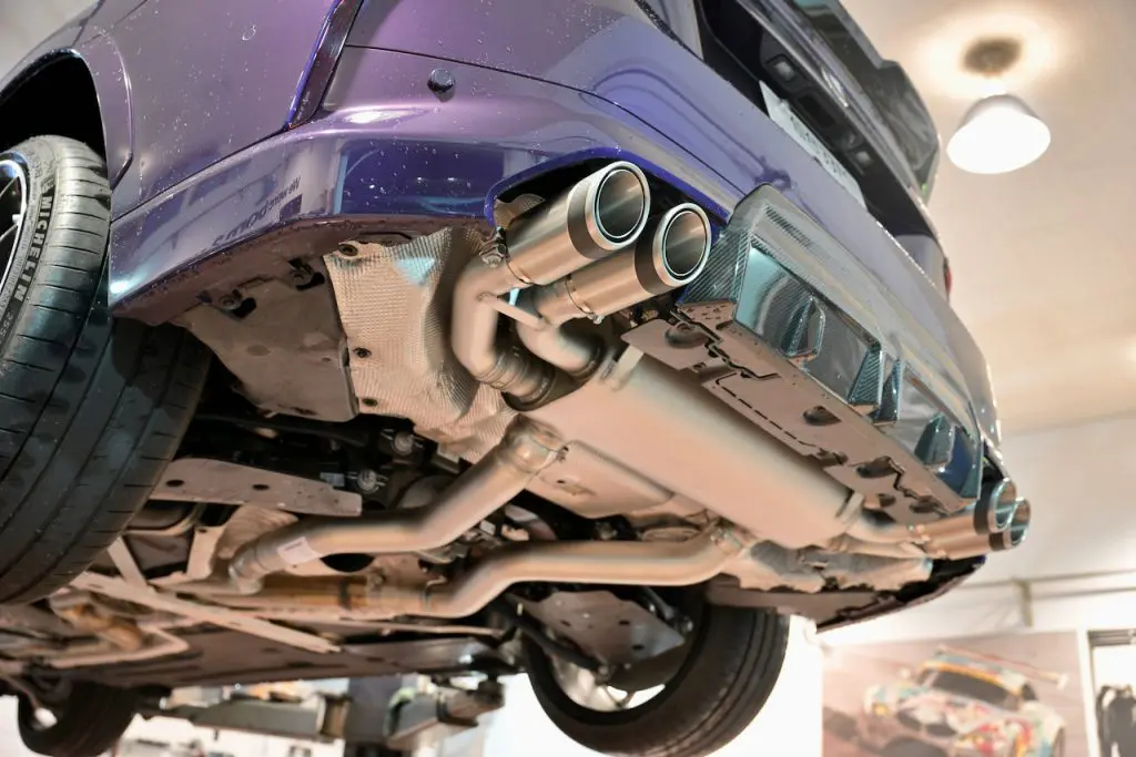 BMW純正のマフラーカッターから4本出しに変わって印象激変っ!! ヤル気