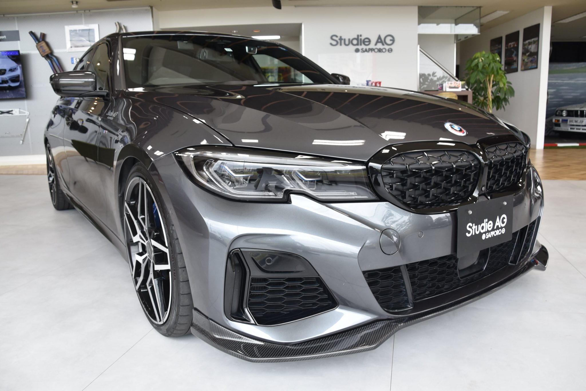 【札幌店 Tさん】M Performance PartsとBLACK＆GRAYの統一感を強調した 435PS仕様のG20 M340ix