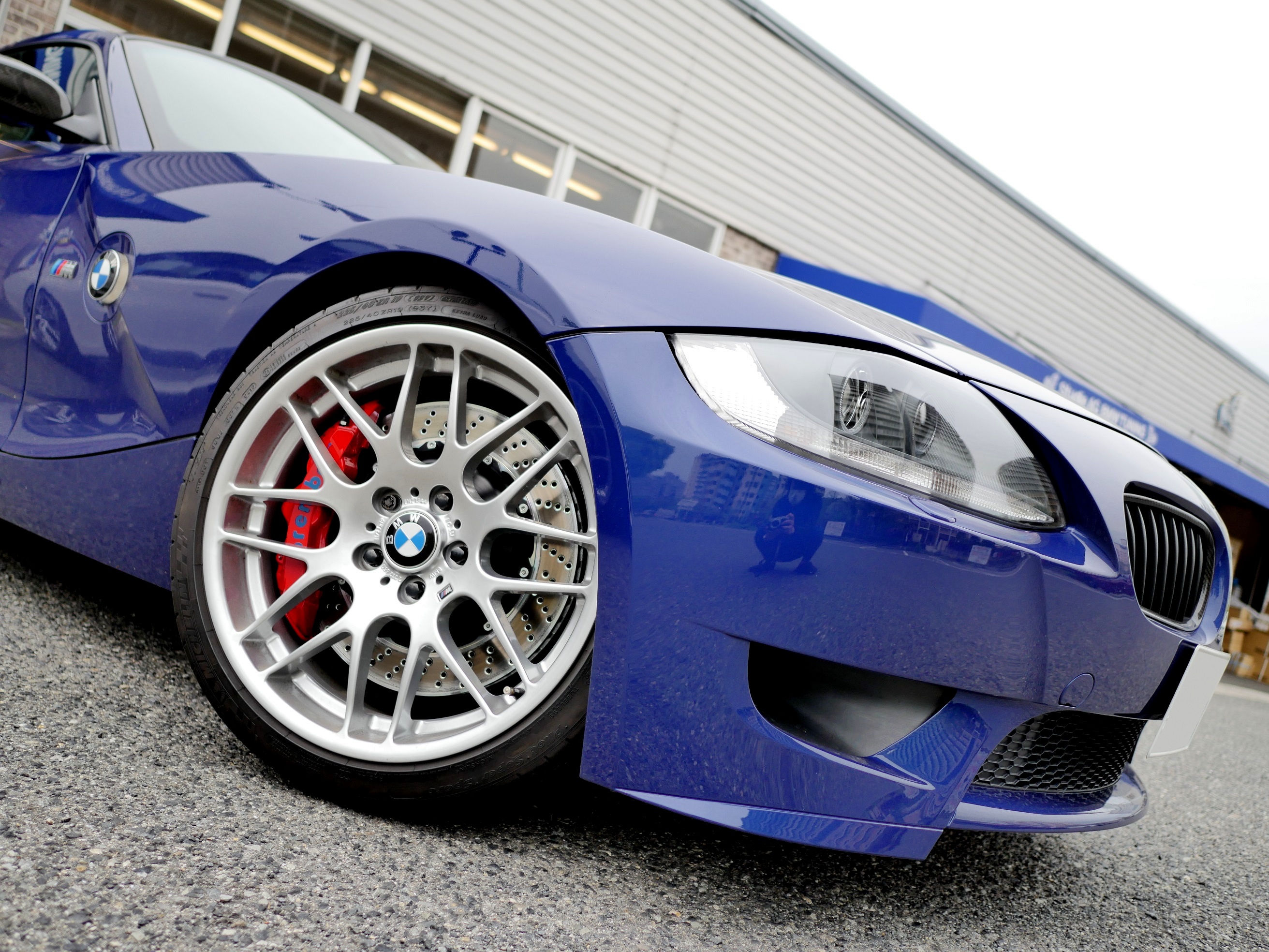 名車！BMW E86 Z4Mcoupeにオリジナルロゴカラーなbrembo装着