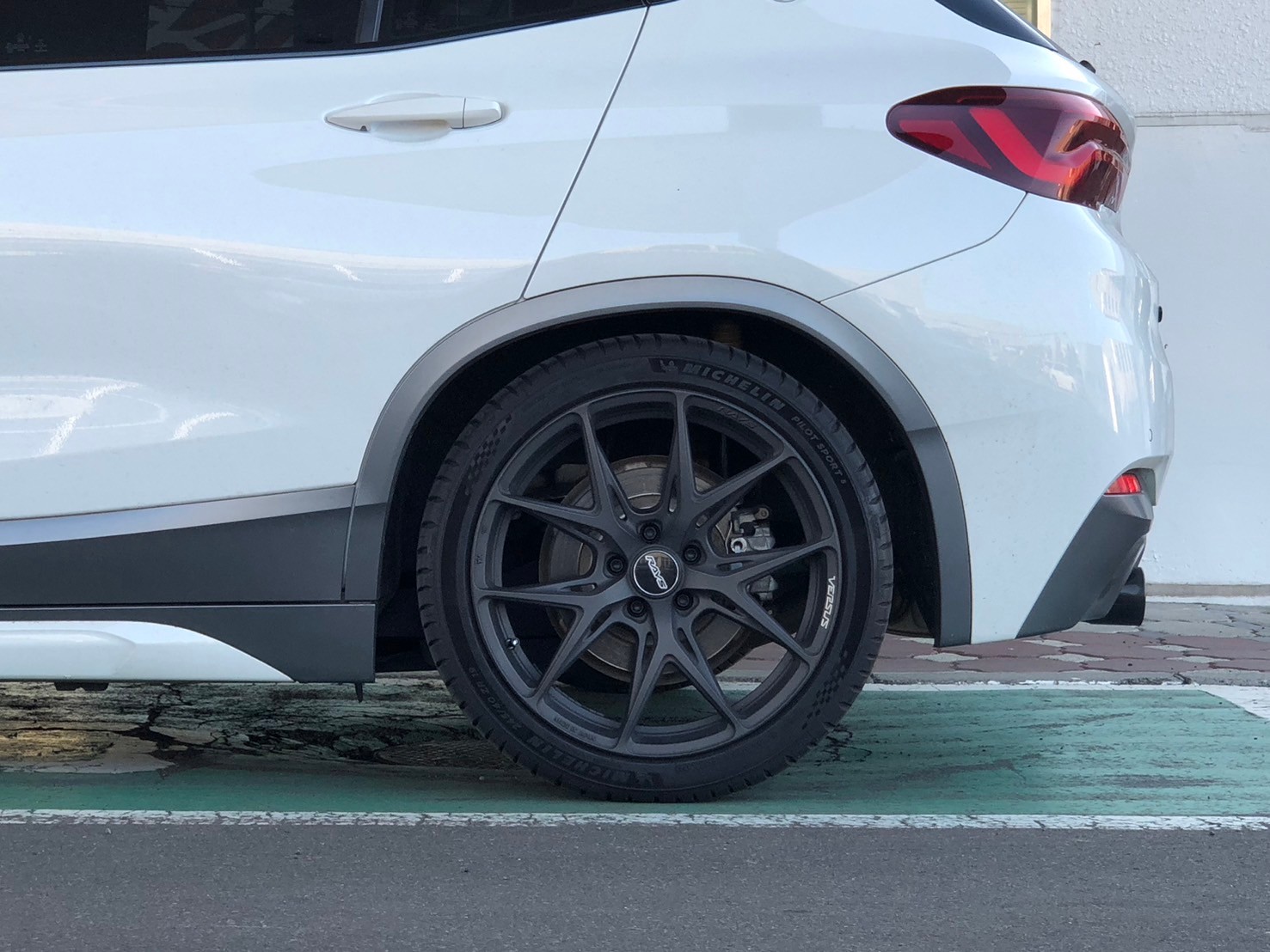 あのBMW F39 X2へKW V2 COMFORTインストール♪ | Studie[スタディ]