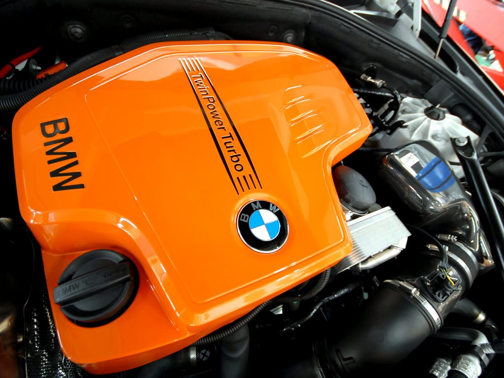 BMW エンジンカバーオリジナルペイント